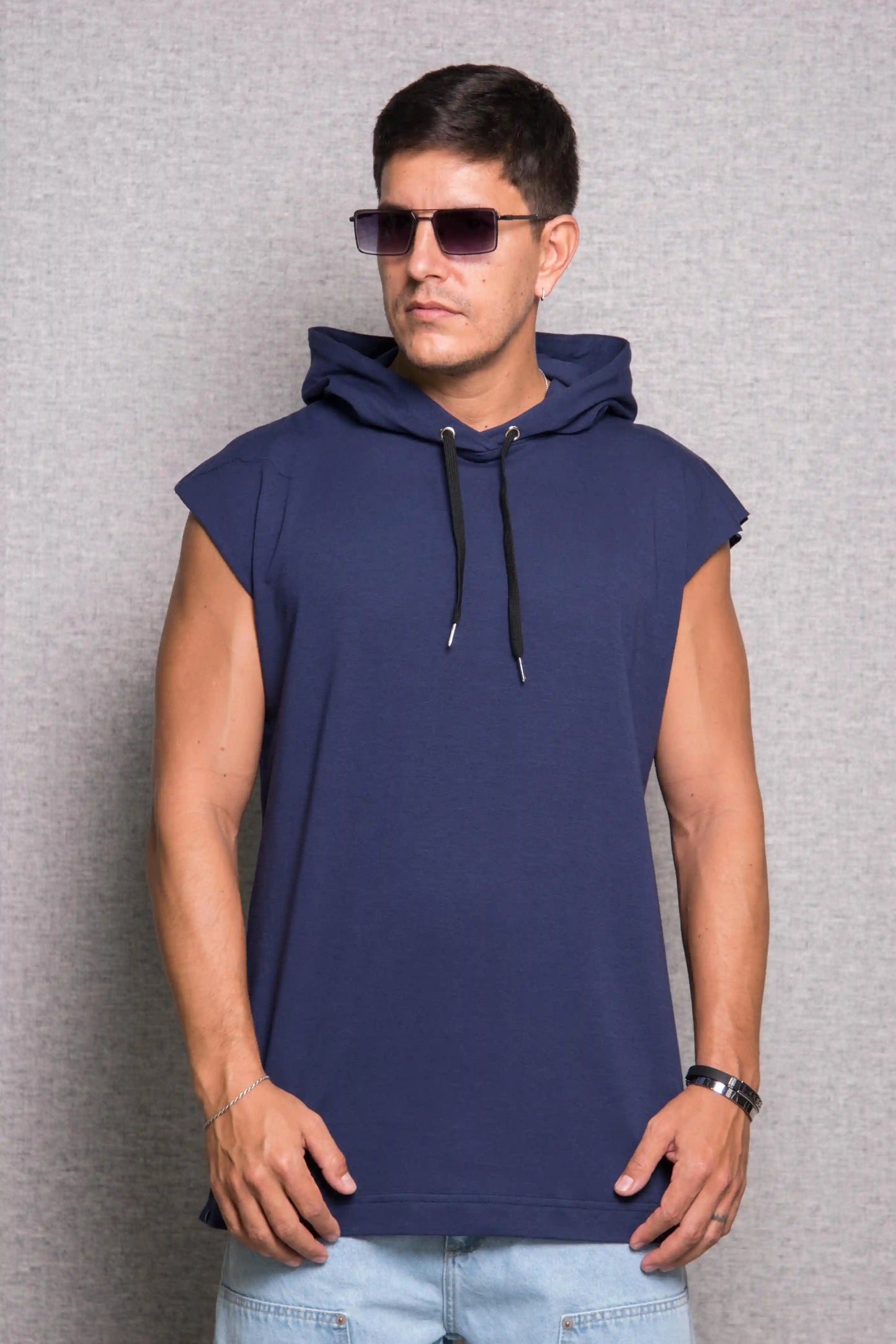 MUSCULOSAS CON CAPUCHA