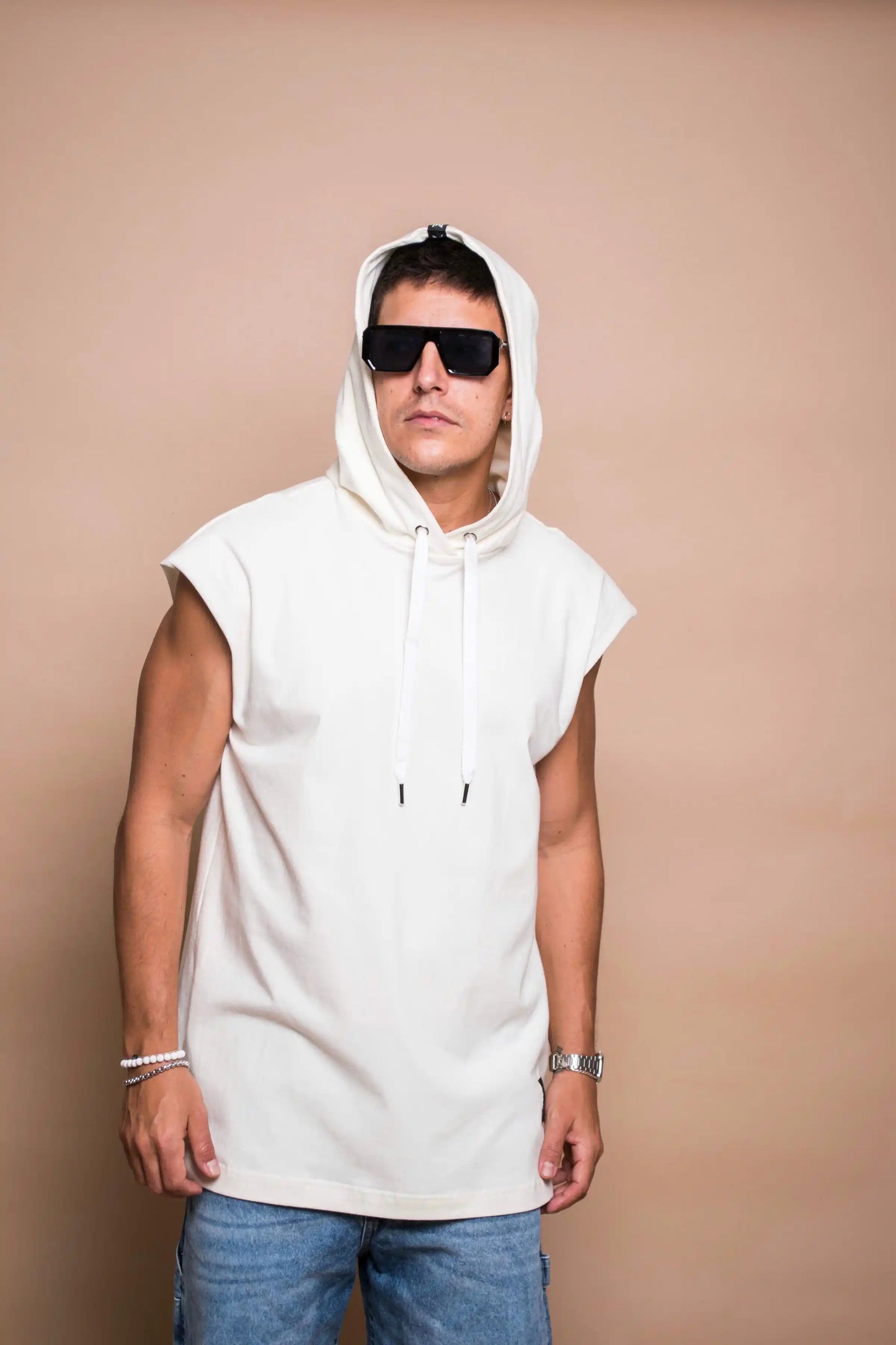 MUSCULOSAS CON CAPUCHA