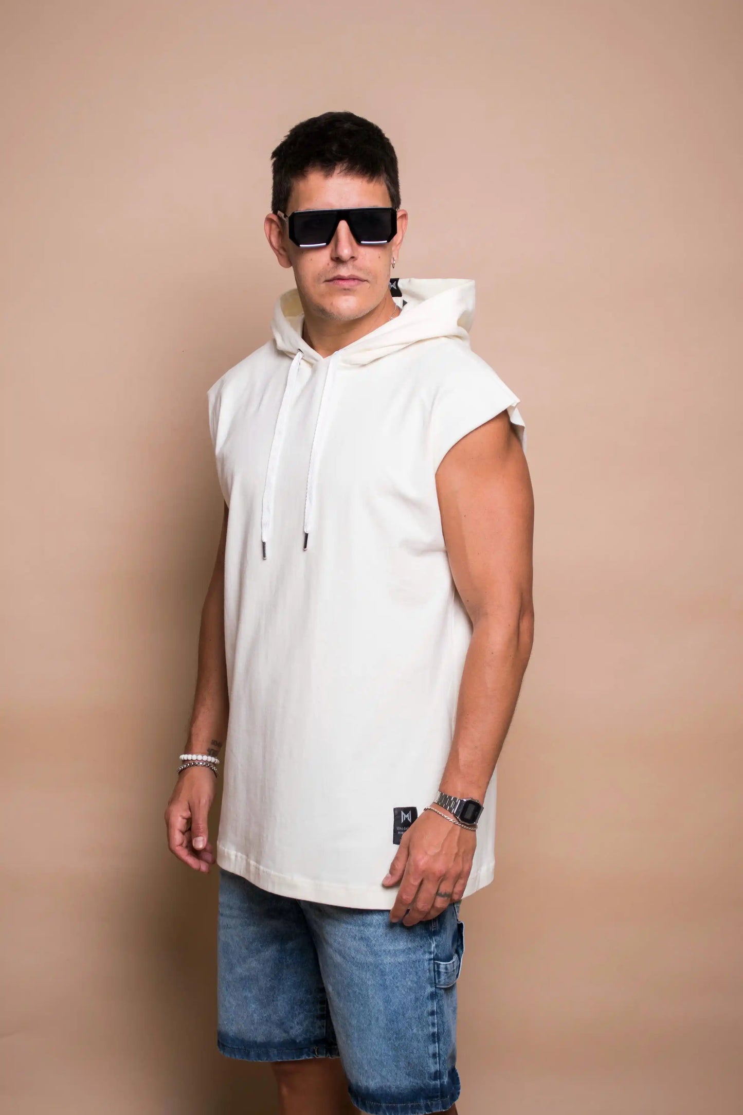 MUSCULOSAS CON CAPUCHA