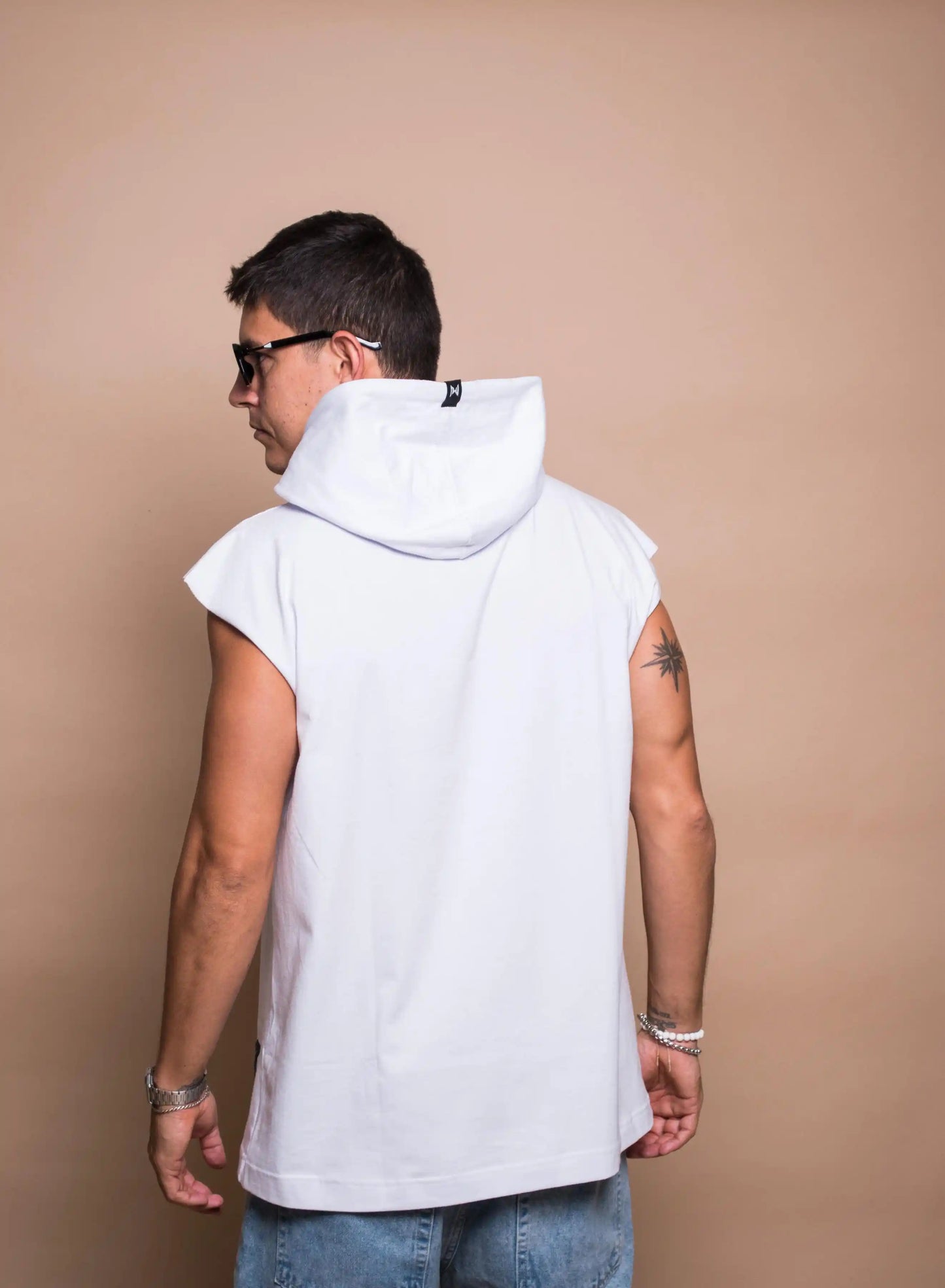 MUSCULOSAS CON CAPUCHA