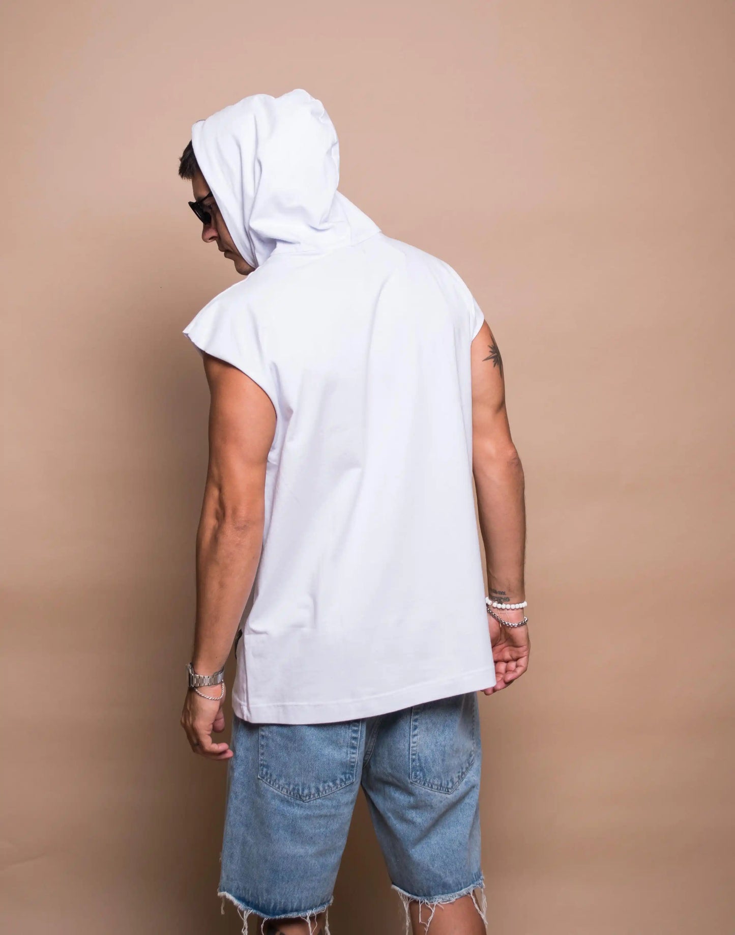 MUSCULOSAS CON CAPUCHA