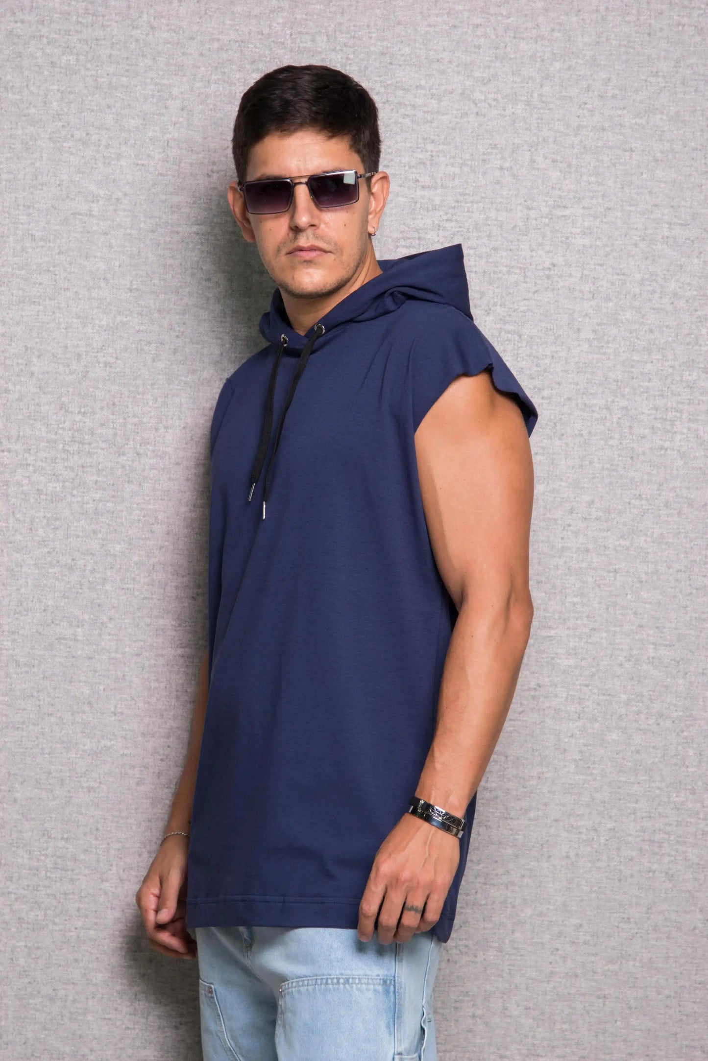 MUSCULOSAS CON CAPUCHA