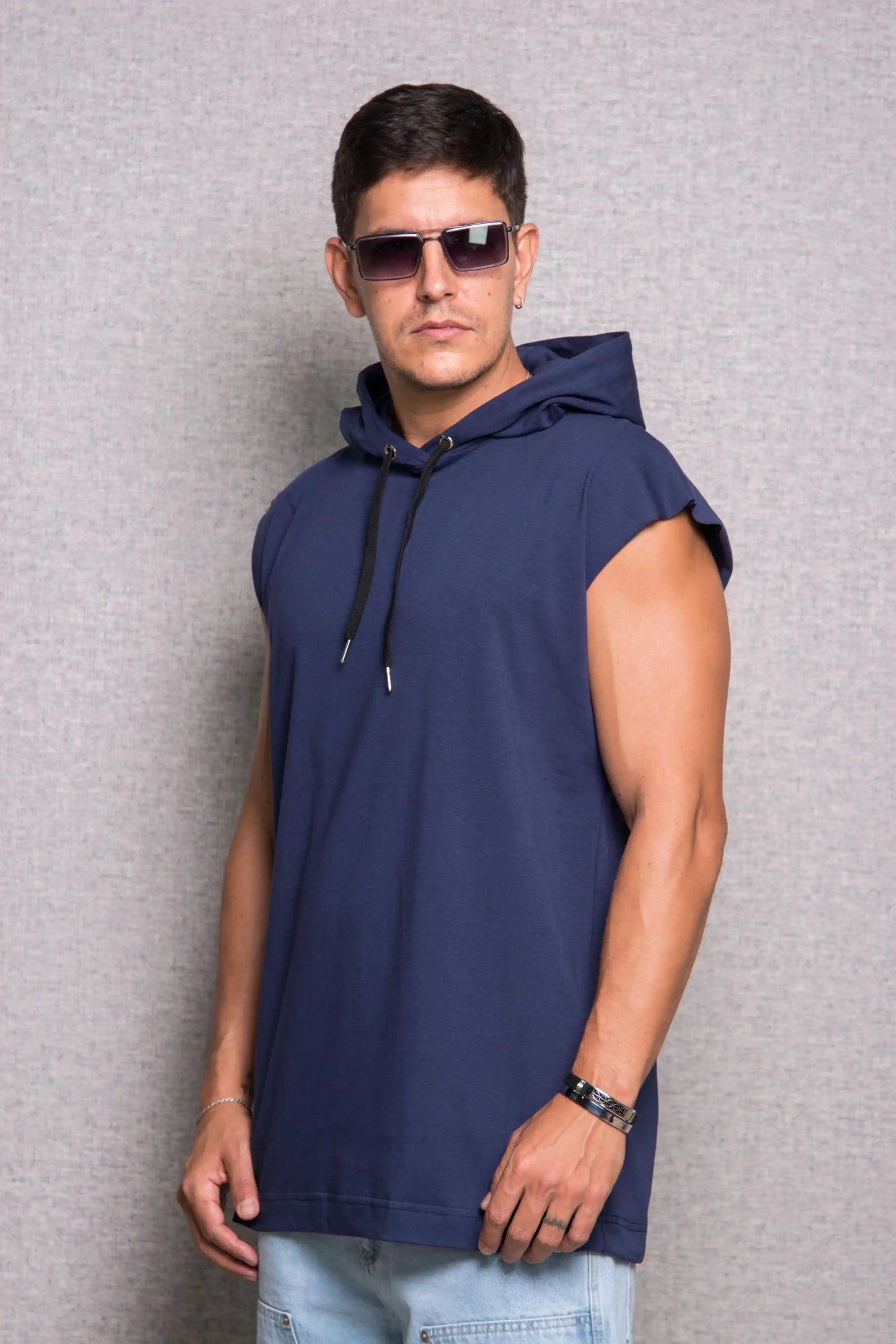 MUSCULOSAS CON CAPUCHA
